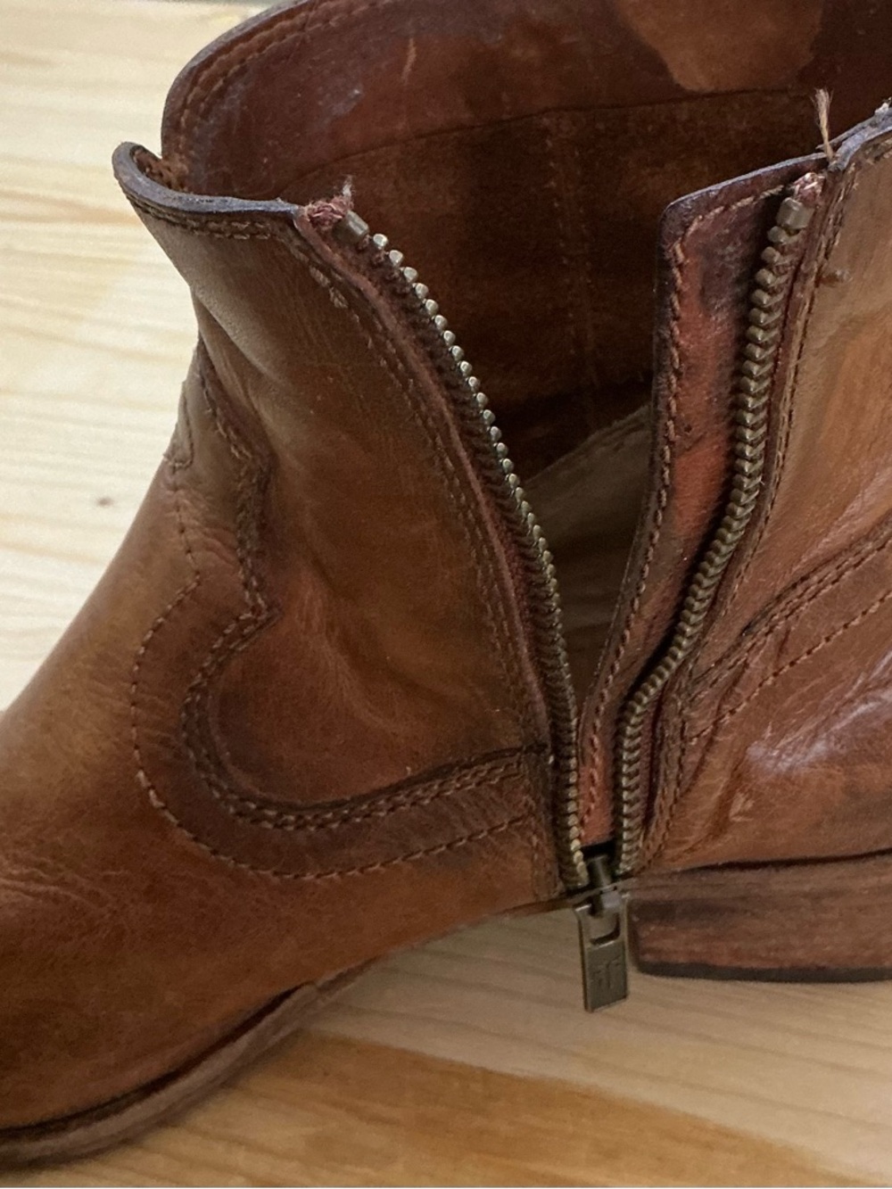 Frye Claire Bootie Side Zipper Size 7M Leather Semi-Pointed Toe Stacked Heel - Picture 11 of 13